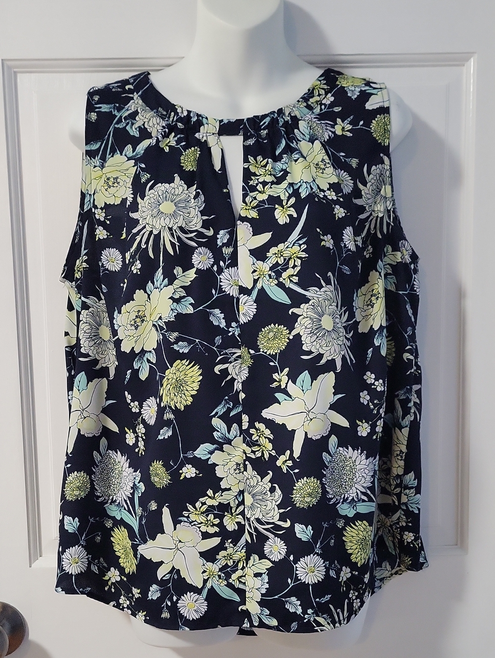 Jones New York Navy Floral Sleeveless Blouse with Pale Yellow Accents